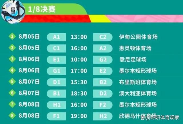 随即，他下意识的拿起手机摆弄了一下，表情变得愈发凝重，甚至还有了几分紧张。